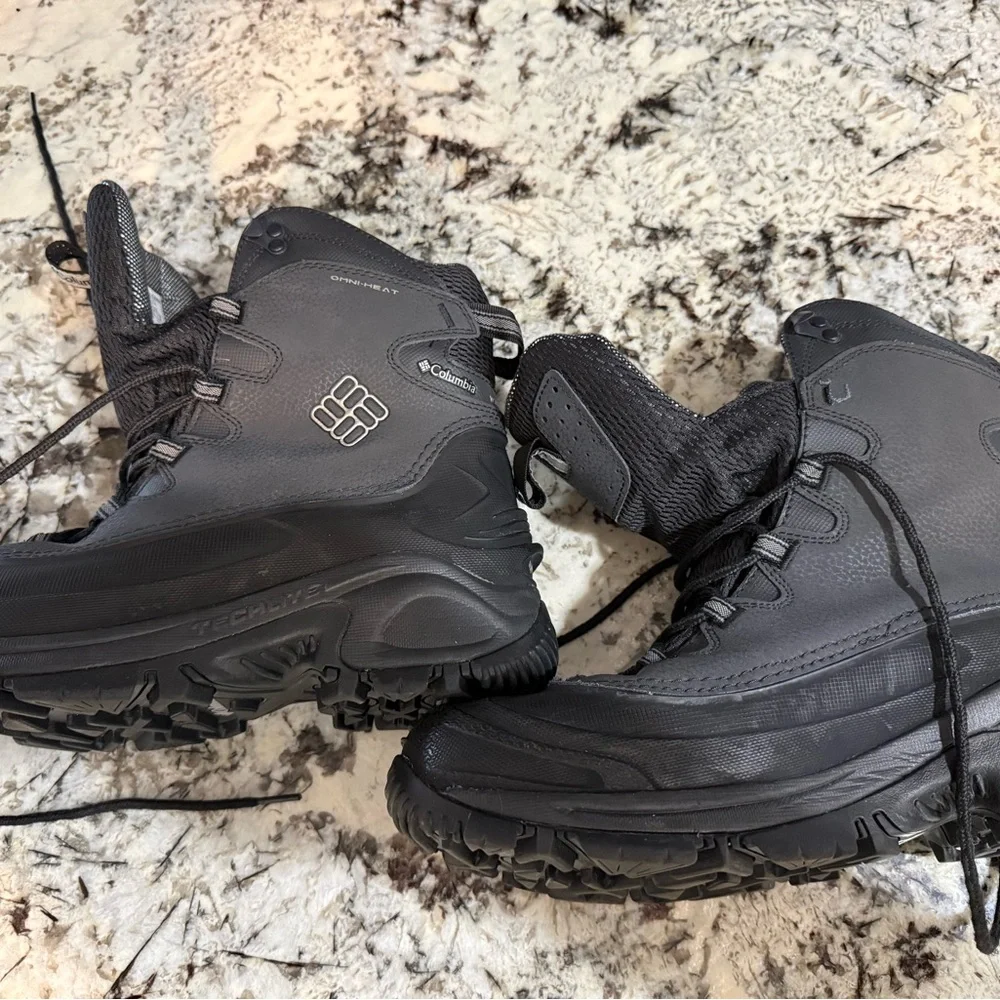 Columbia Men's Omni heat Black high top Trail/hiking Boots size 10